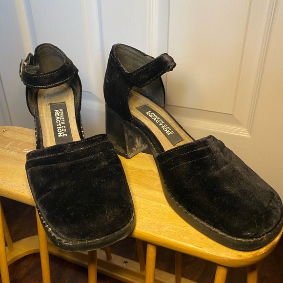 Vintage 90’s Kenneth Cole Reaction Velvet Mary Janes 8.5 - Picture 4 of 5